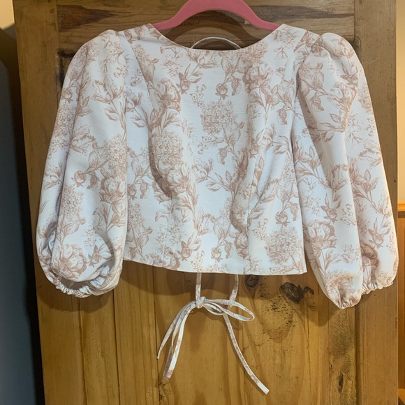 Floral Print puff Sleeve Open Back Blouse - Picture 5 of 7